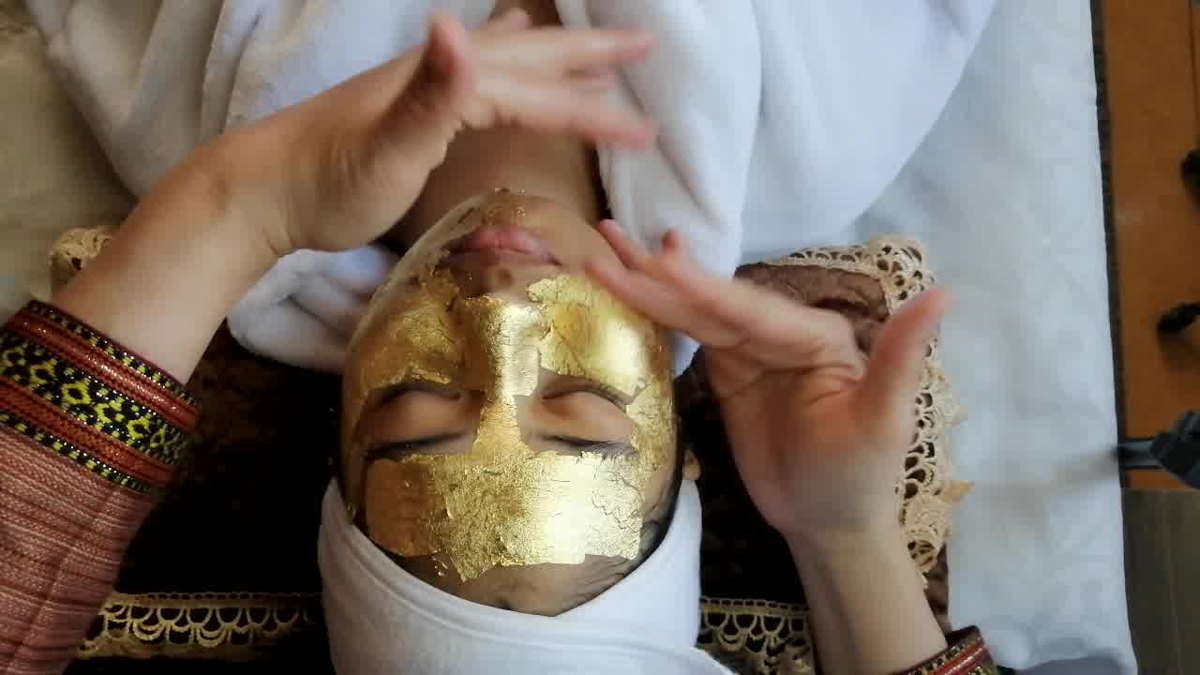 Gezichtsbehandeling door Washira Beauty